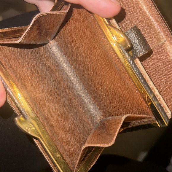 Louis Vuitton kisslock wallet and lock on chain - Picture 12 of 13